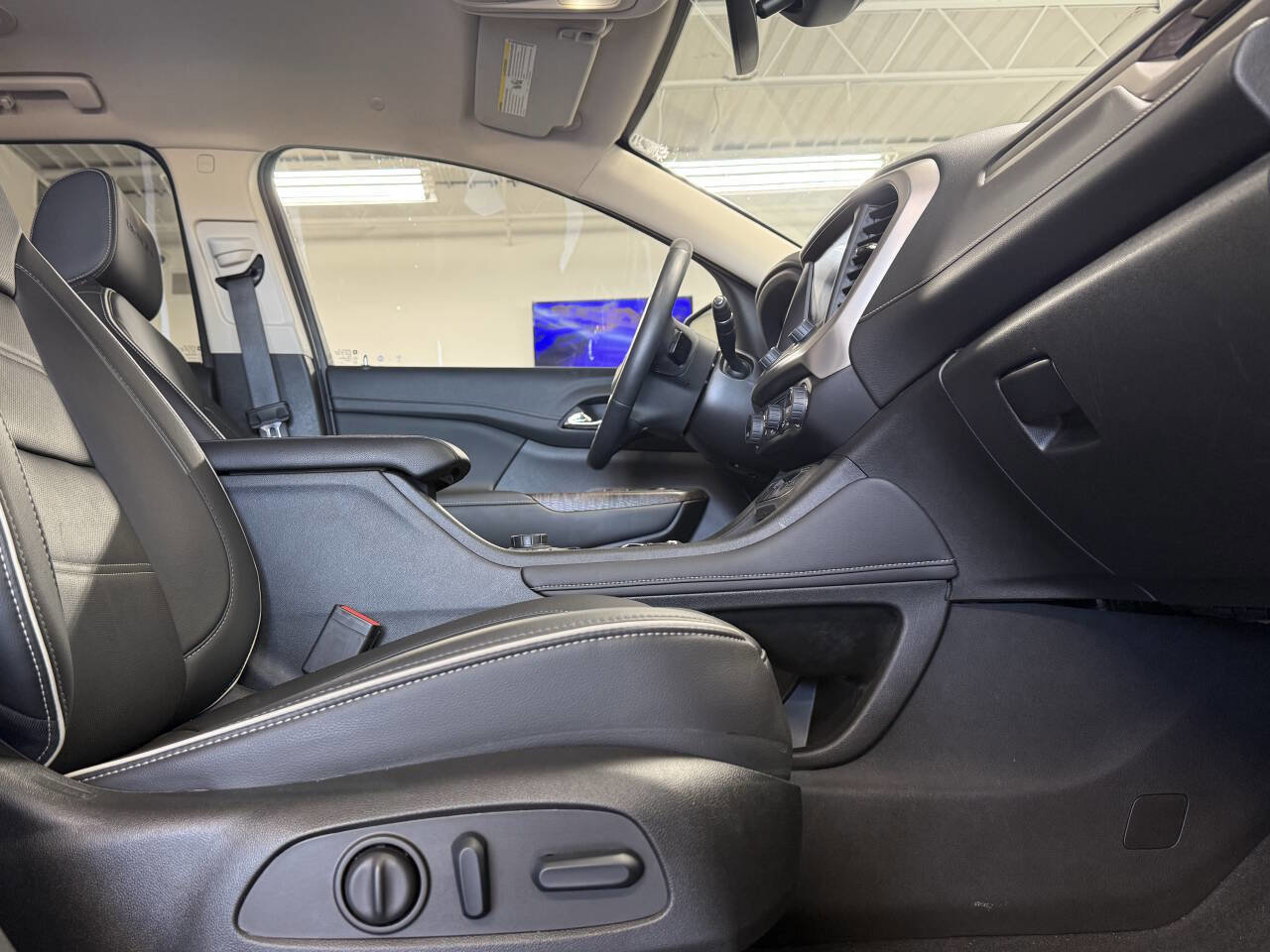 Used 2022 GMC Acadia Denali w/ Trailering Package image 16