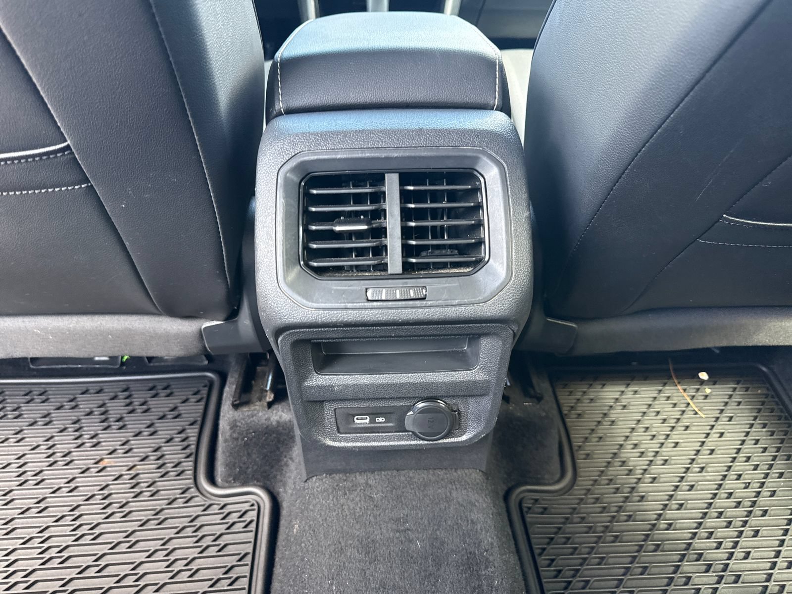 Certified 2024 Volkswagen Tiguan SE AWD/4WD image 37