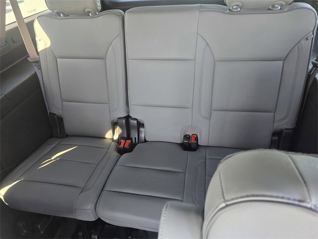 Used 2024 GMC Yukon XL SLT w/ SLT Luxury Package image 11