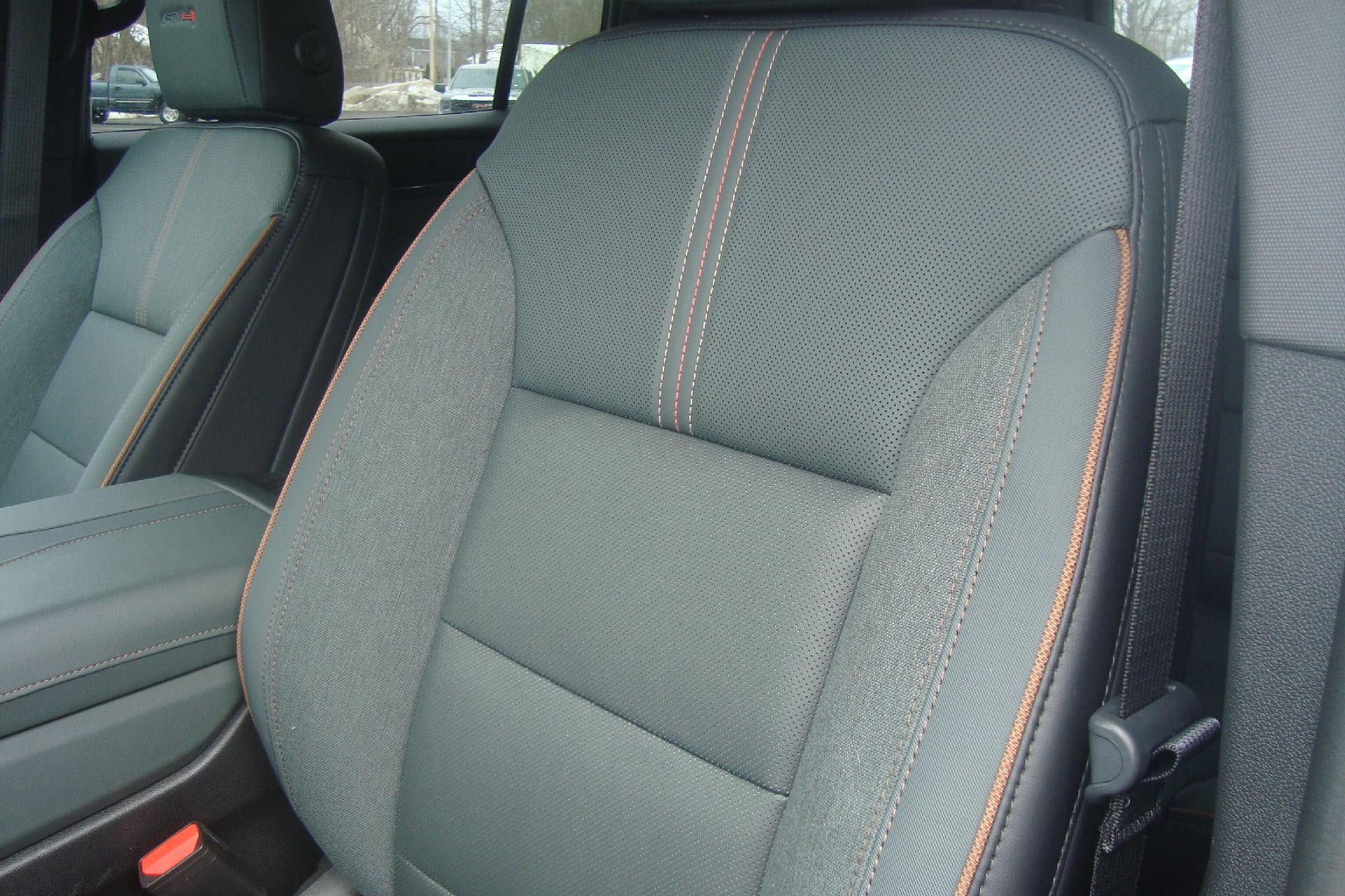 New 2026 GMC Acadia AT4 w/ LPO, Floor Liner Package AWD/4WD image 10