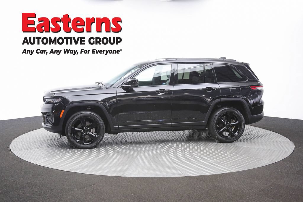Used 2024 Jeep Grand Cherokee Altitude AWD/4WD image 60