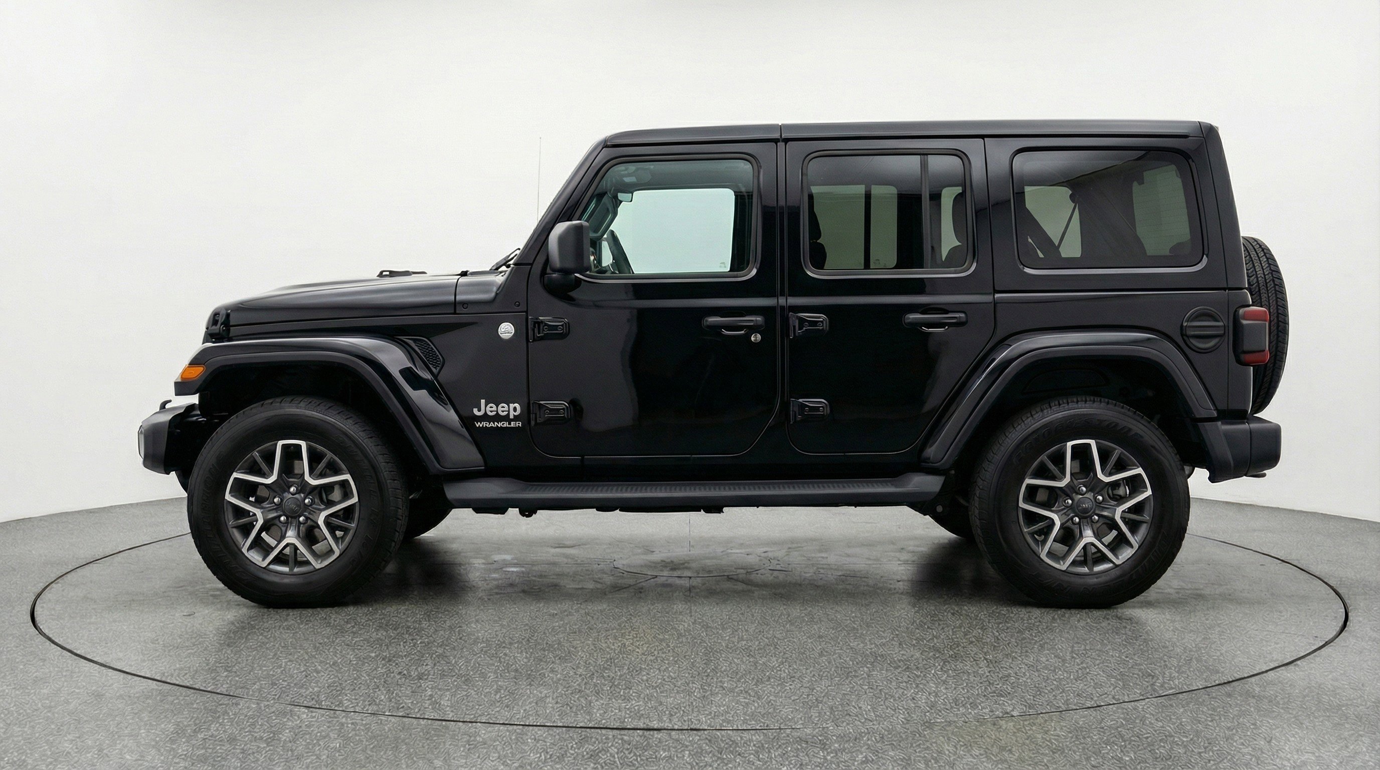 Used 2025 Jeep Wrangler Sahara image 5