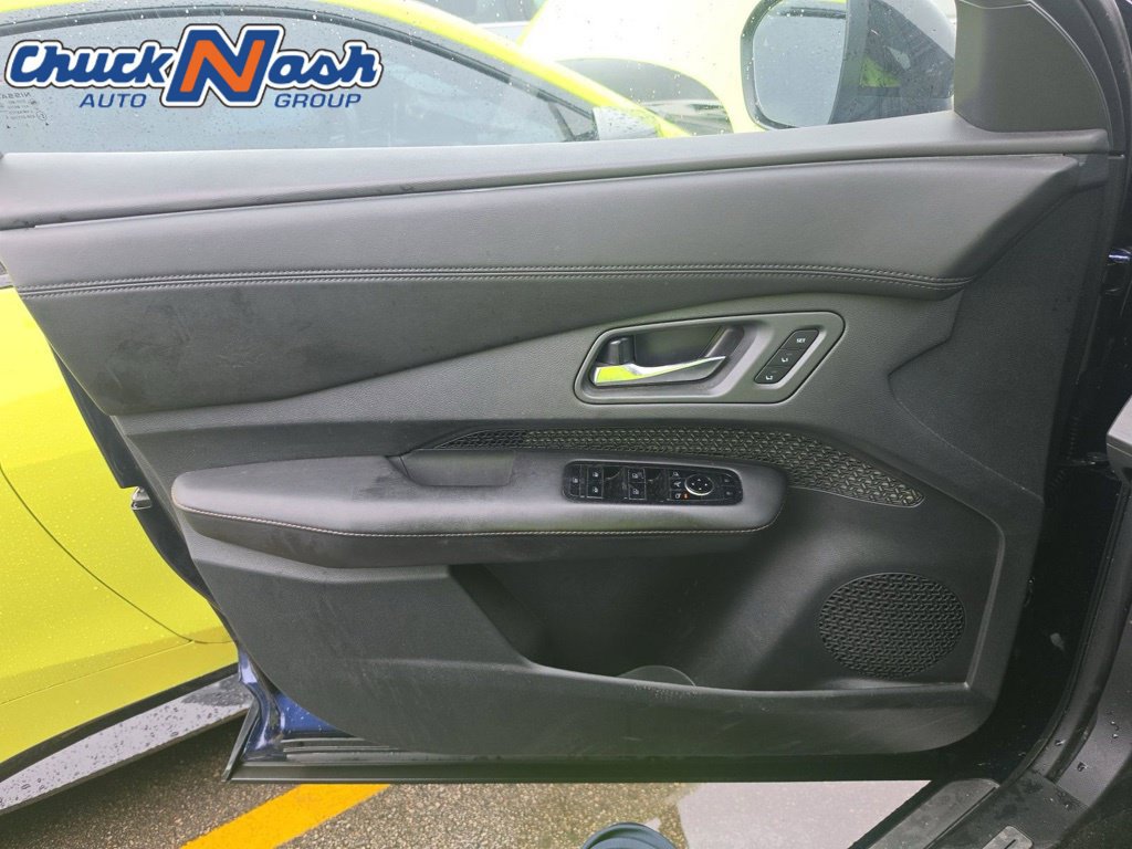Used 2024 Nissan Ariya AWD image 10