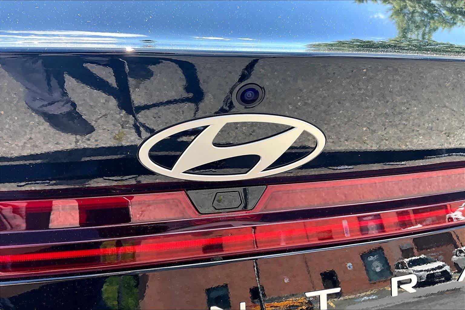 New 2026 Hyundai Elantra Limited FWD image 8