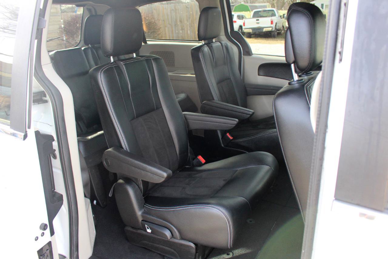 Used 2019 Dodge Grand Caravan SXT FWD image 32
