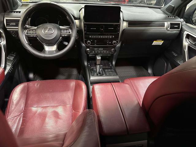 Used 2022 Lexus GX 460 Luxury w/ Sport Design Package AWD/4WD image 16