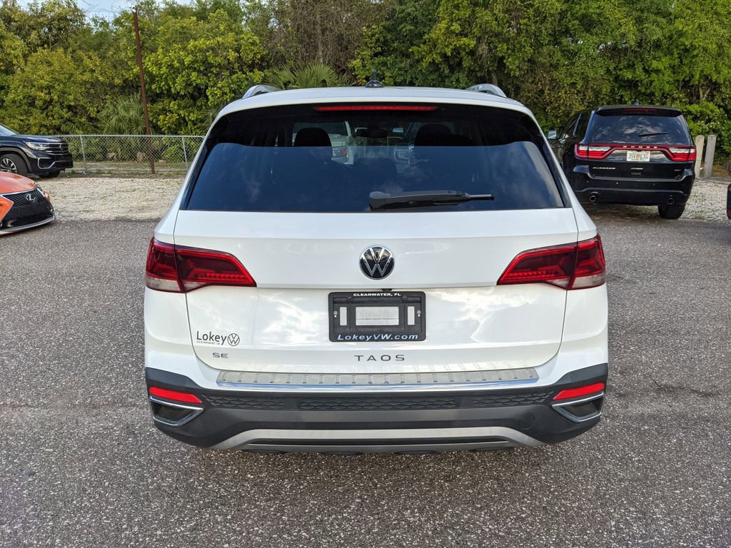 Certified 2023 Volkswagen Taos SE image 4