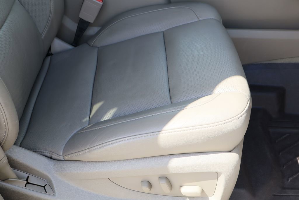 Used 2016 GMC Yukon SLT image 32