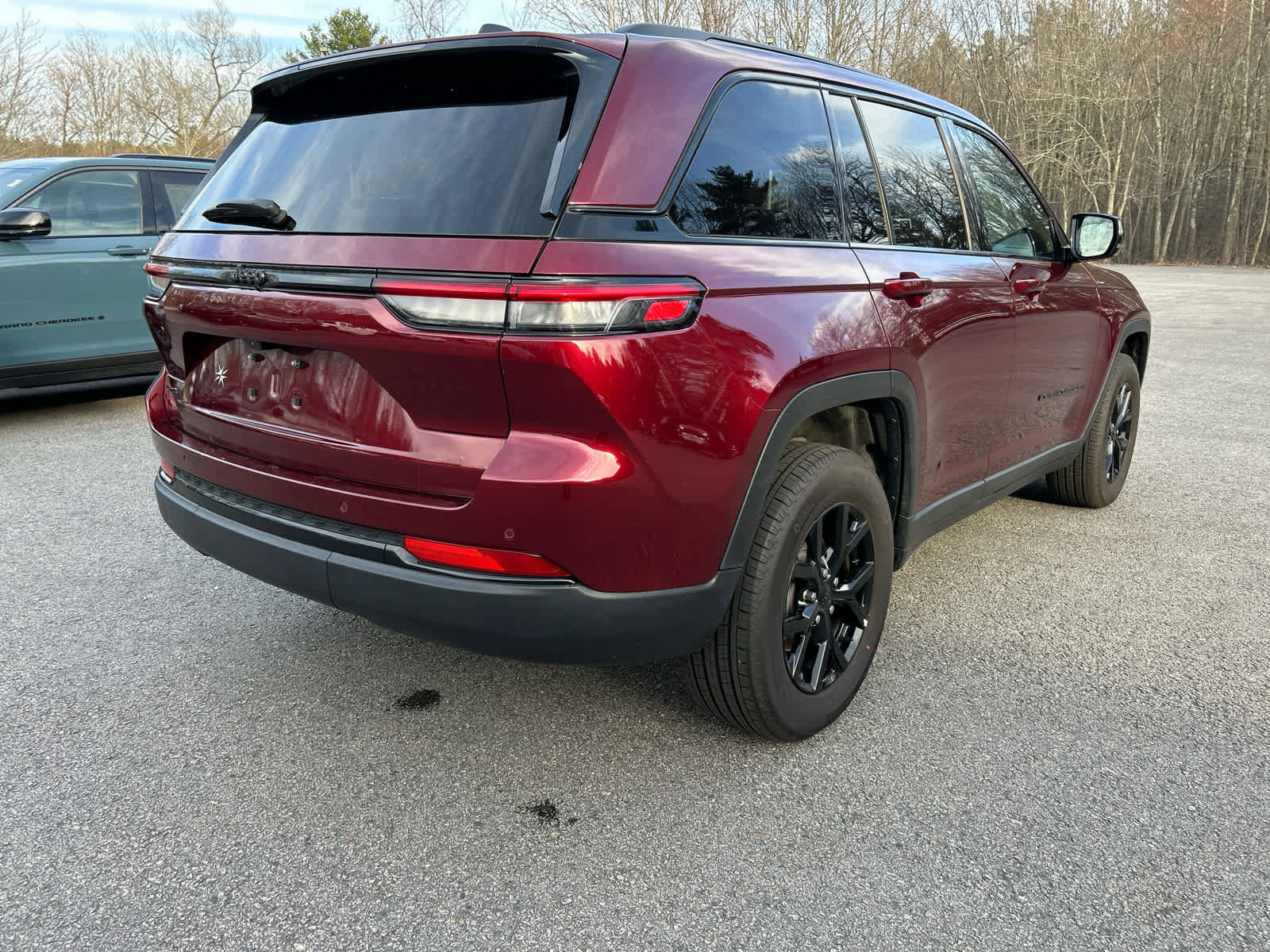 Used 2025 Jeep Grand Cherokee 4WD image 4