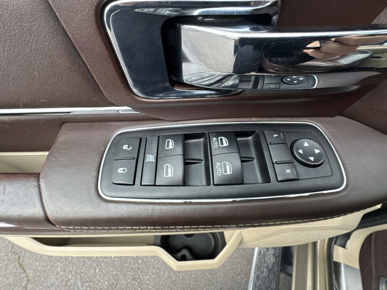 Used 2014 RAM 2500 Longhorn w/ Convenience Group image 17