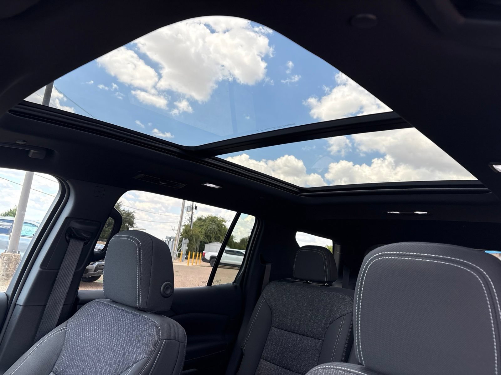 New 2027 Chevrolet Traverse LT w/ Sun and Wheel Package FWD image 10