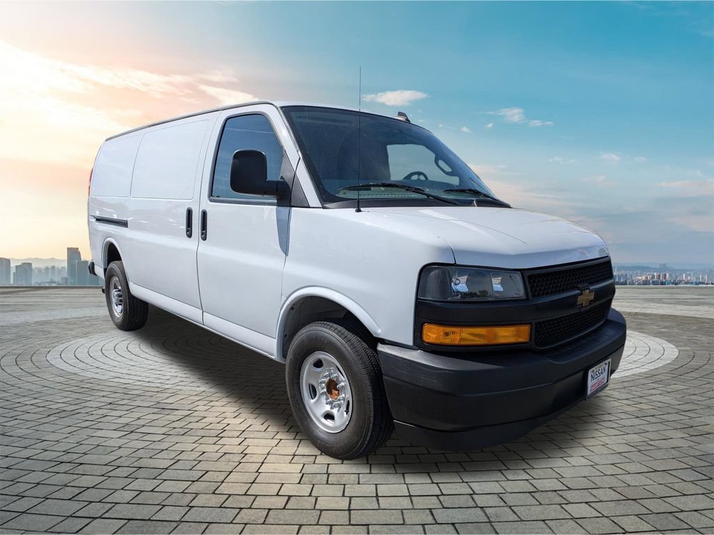 Used 2024 Chevrolet Express 2500 RWD image 2