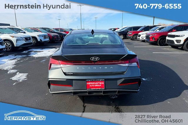 Used 2024 Hyundai Elantra SEL image 31