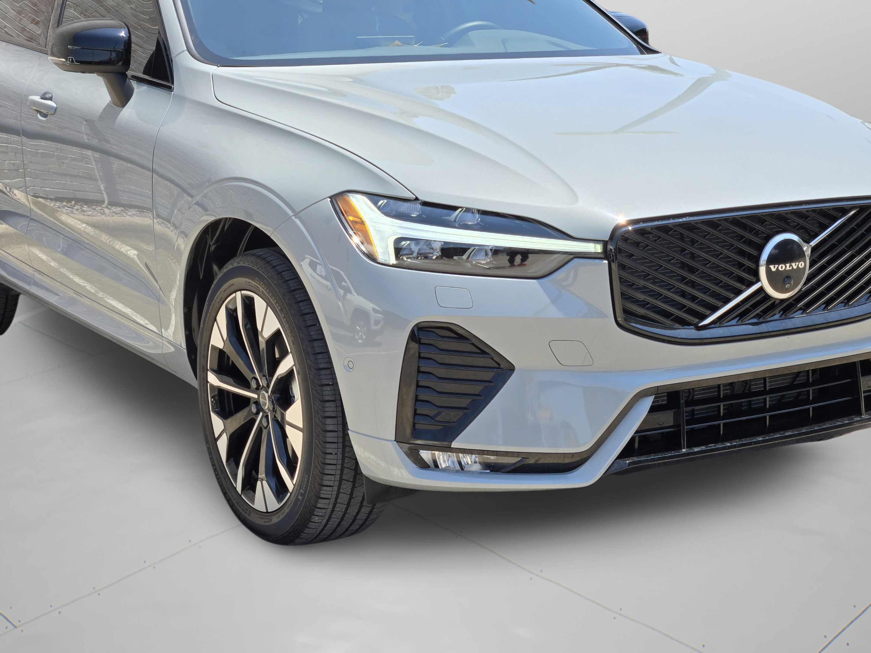 Certified 2026 Volvo XC60 B5 Plus w/ Protection Package Premier AWD/4WD image 9