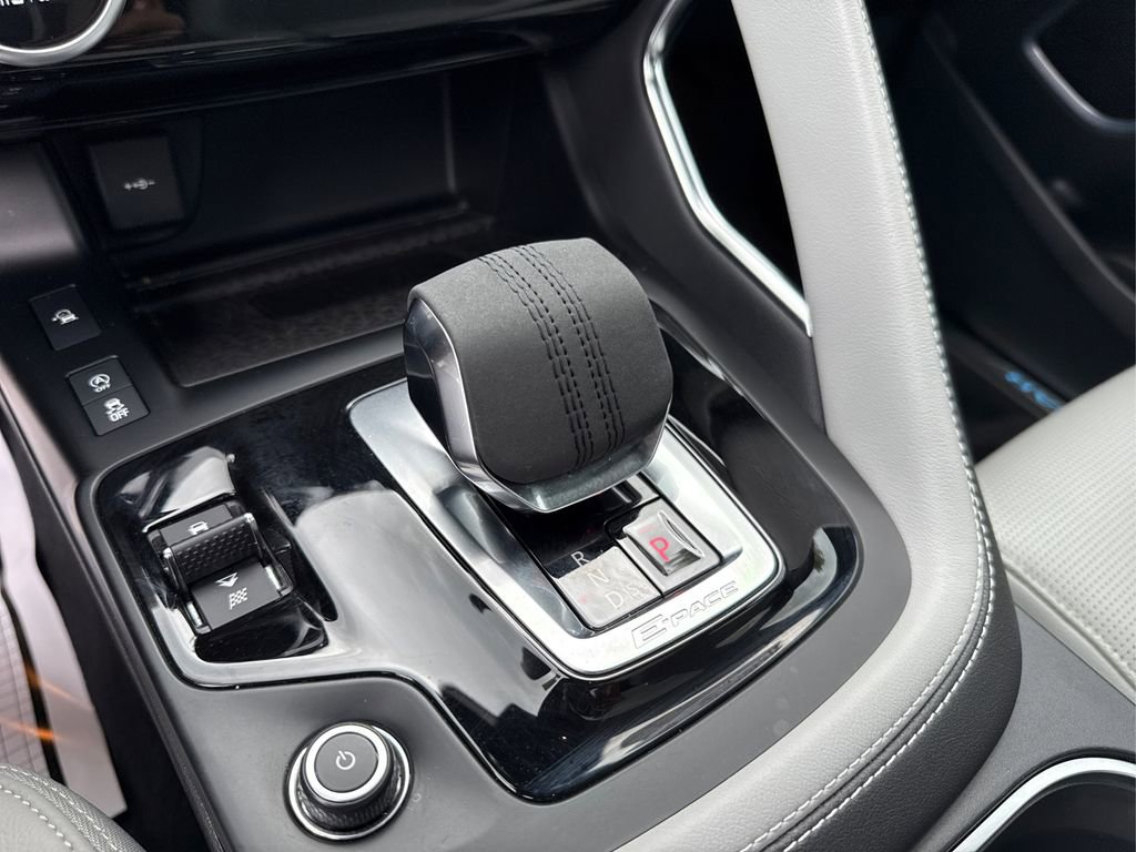 Used 2024 Jaguar E-PACE R-Dynamic SE image 37