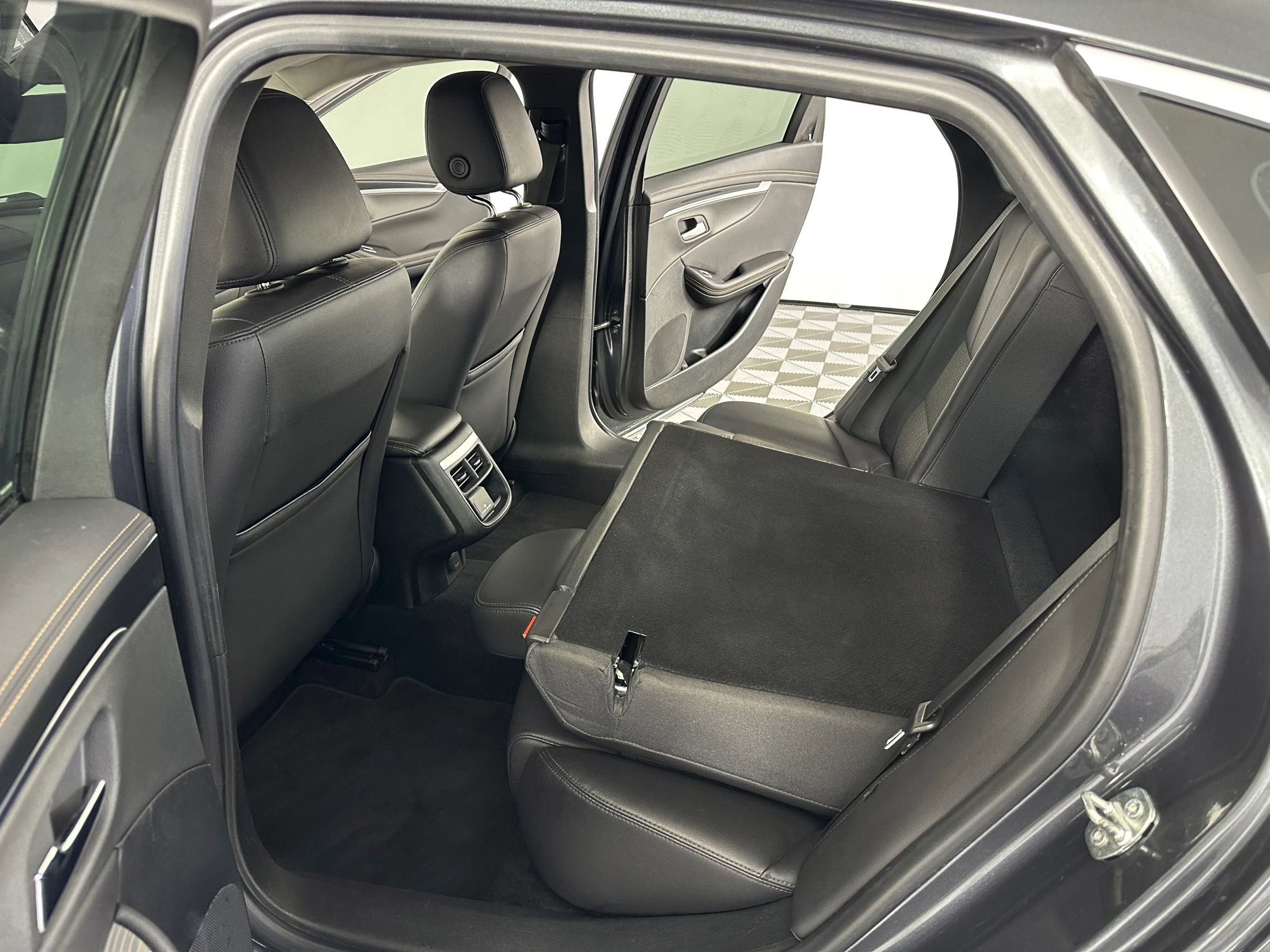 Used 2019 Chevrolet Impala LT w/ LT Convenience Package image 31