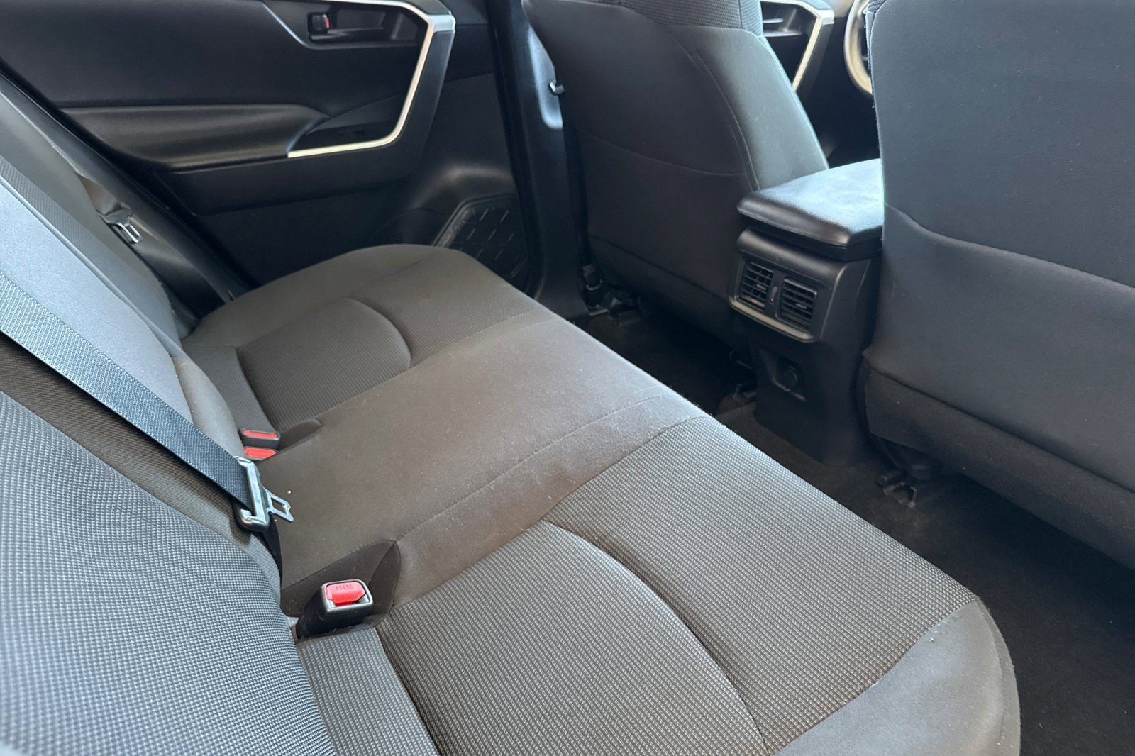Used 2020 Toyota RAV4 LE w/ All Weather Liner Package AWD/4WD image 29