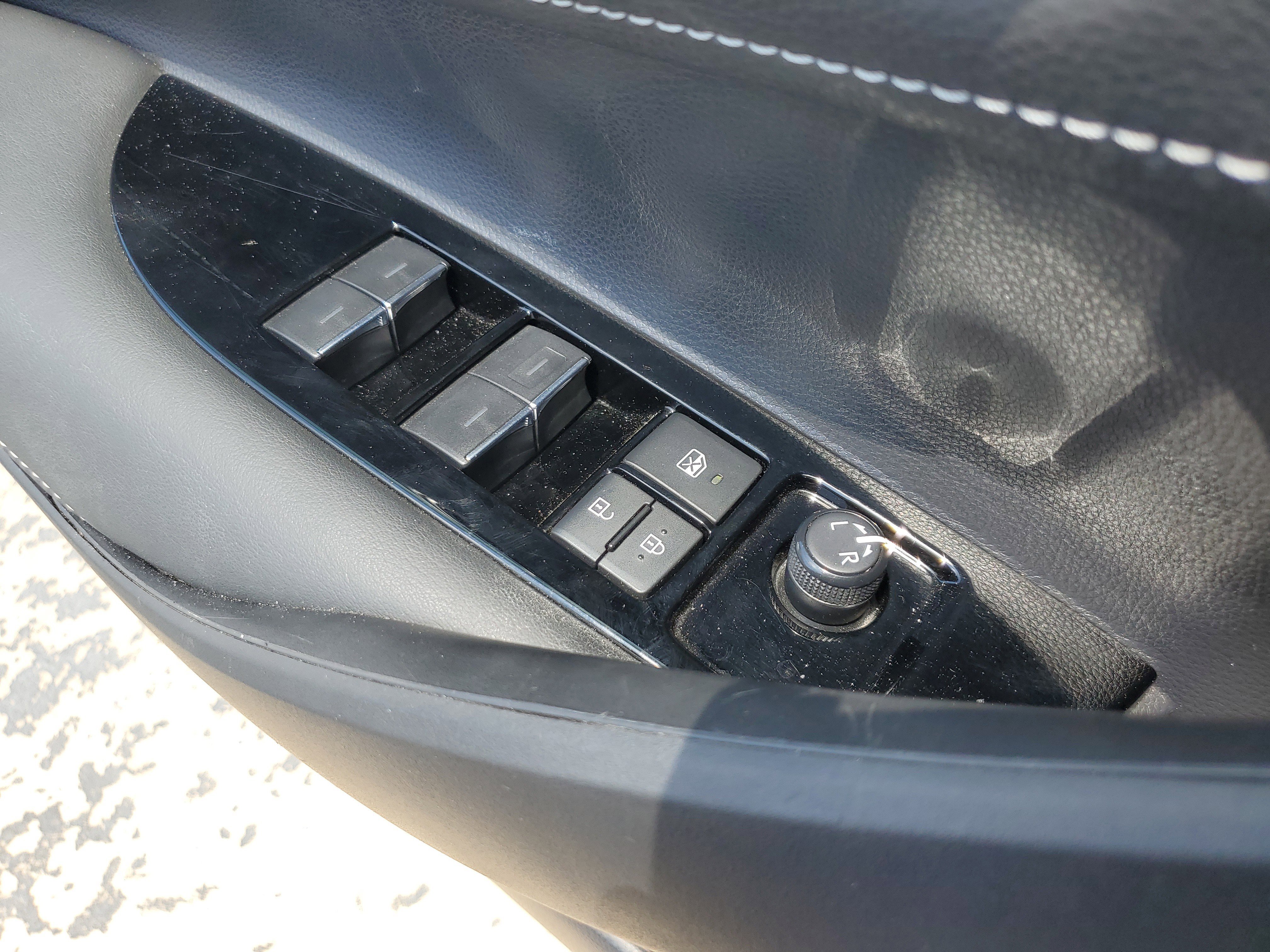 Used 2023 Toyota Corolla SE FWD image 30