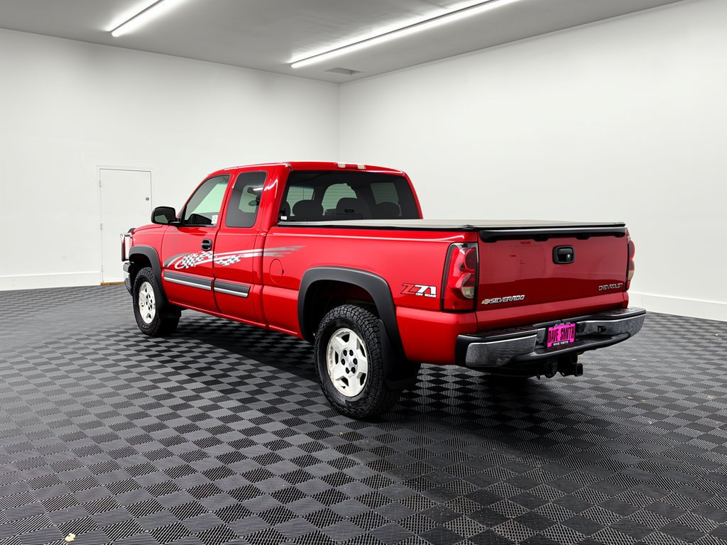 Used 2005 Chevrolet Silverado 1500 LS w/ Light Duty Power Package AWD/4WD image 3