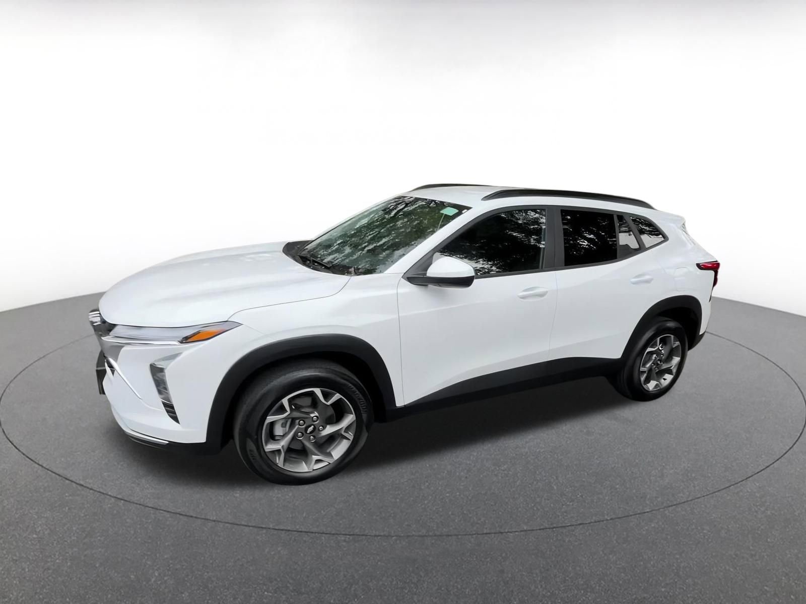 Used 2025 Chevrolet Trax LT image 8