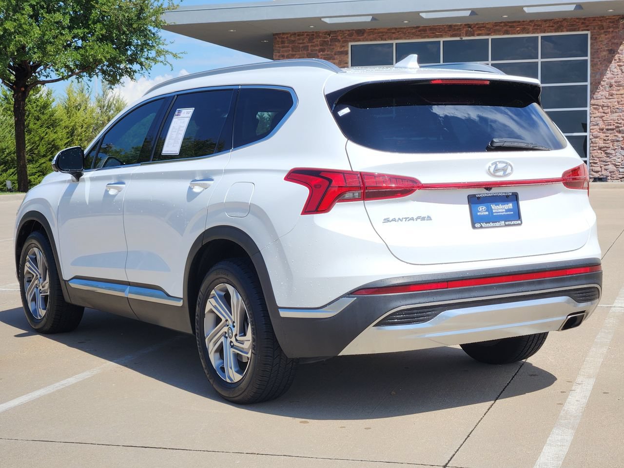 Used 2023 Hyundai Santa Fe SEL w/ Premium Package FWD image 3