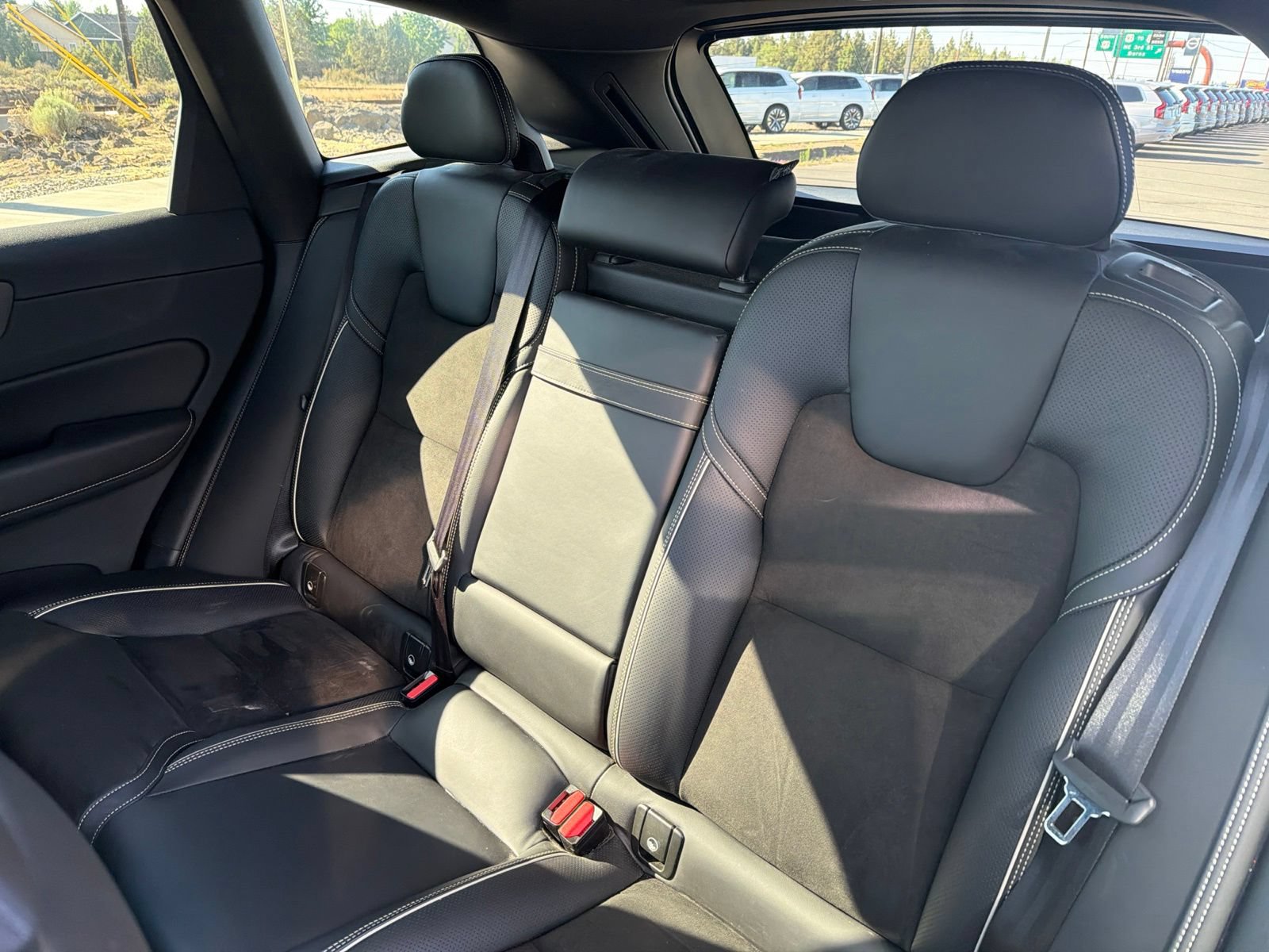 Used 2019 Volvo XC60 T8 R-Design w/ Advanced Package AWD/4WD image 22