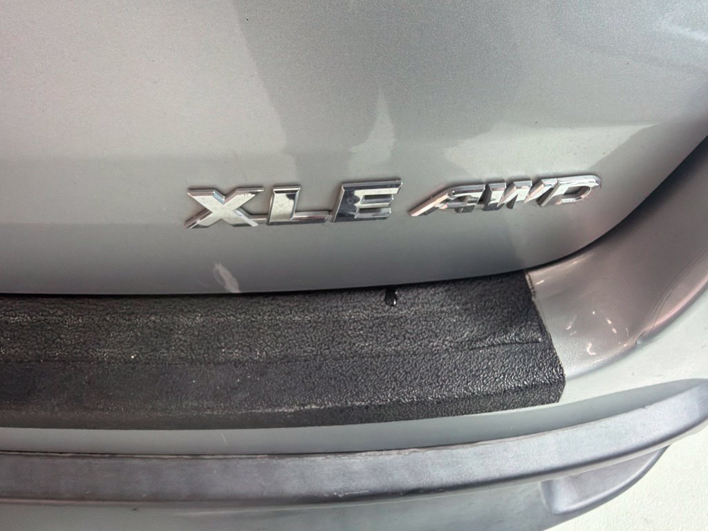 Used 2019 Toyota Highlander XLE AWD/4WD image 9
