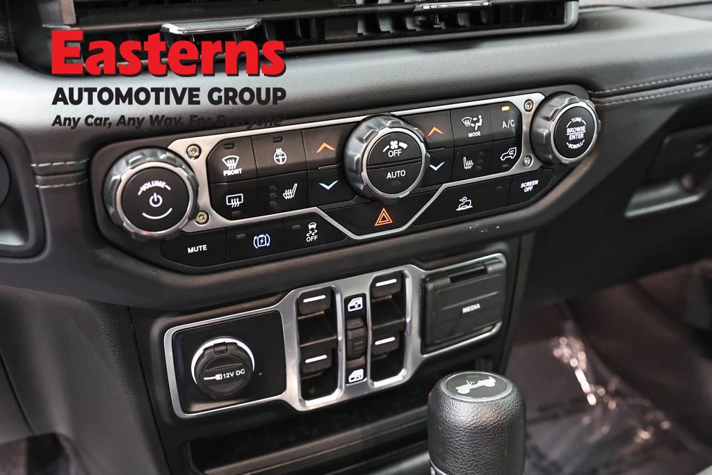 Used 2025 Jeep Wrangler Unlimited Sahara AWD/4WD image 20
