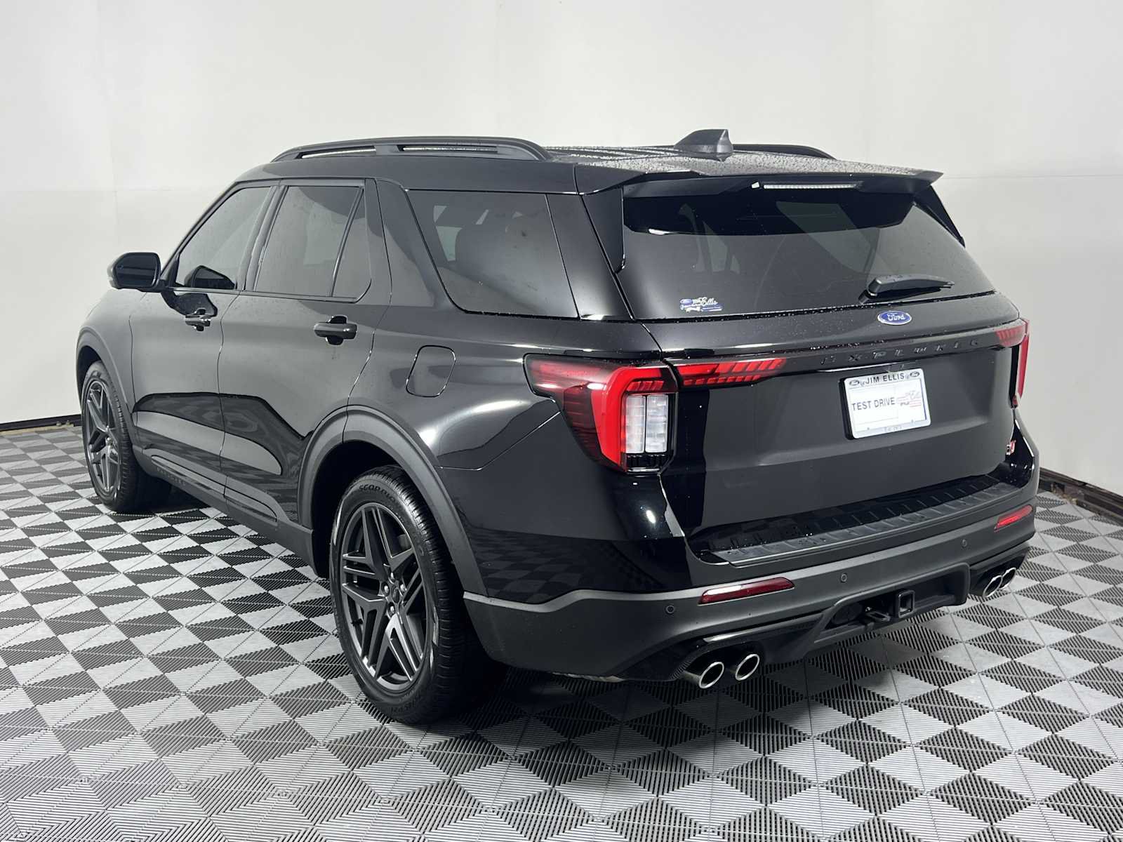 Used 2025 Ford Explorer ST AWD/4WD image 4