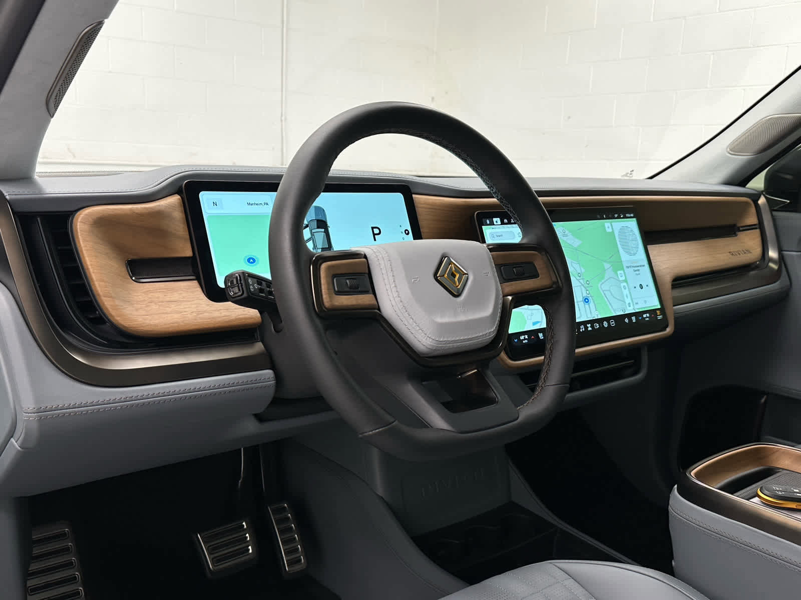 Used 2026 Rivian R1S Premium image 10