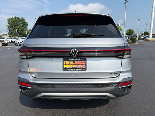 Used 2025 Volkswagen Taos SE AWD/4WD image 6