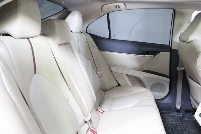 Used 2020 Toyota Camry XLE image 11