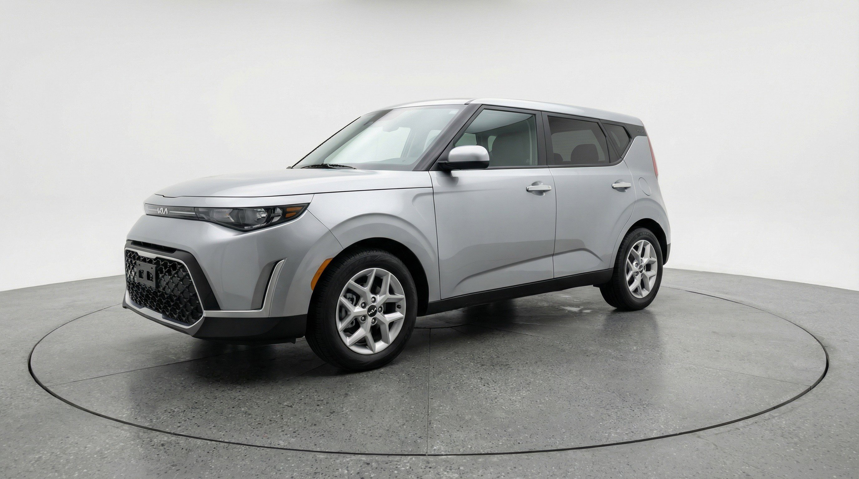 Used 2025 Kia Soul LX w/ LX Technology Package image 3