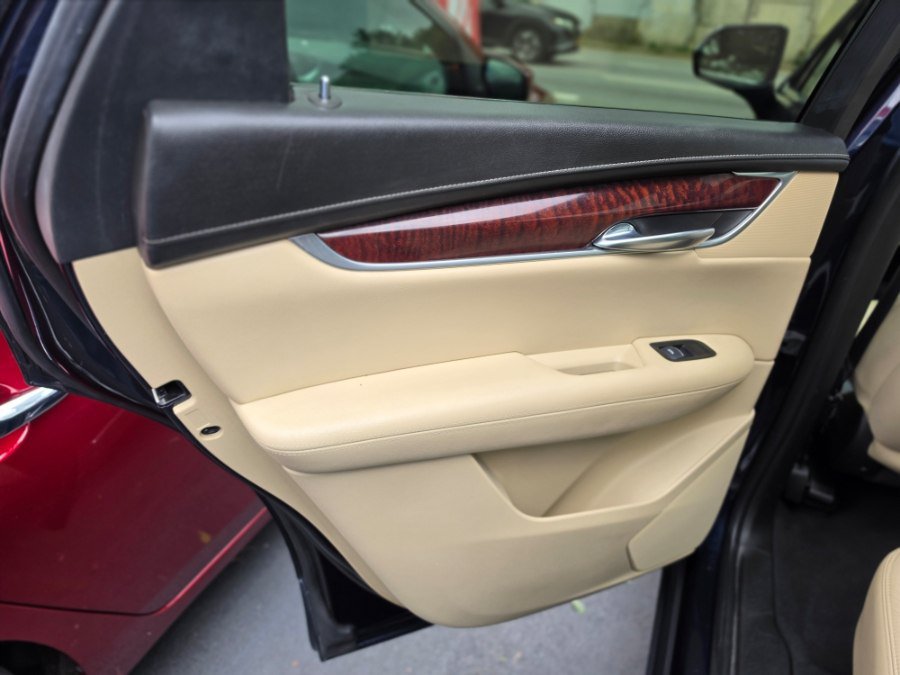 Used 2017 Cadillac XT5 Luxury w/ Driver Awareness Package FWD image 29