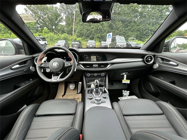New 2025 Alfa Romeo Stelvio Sprint image 12