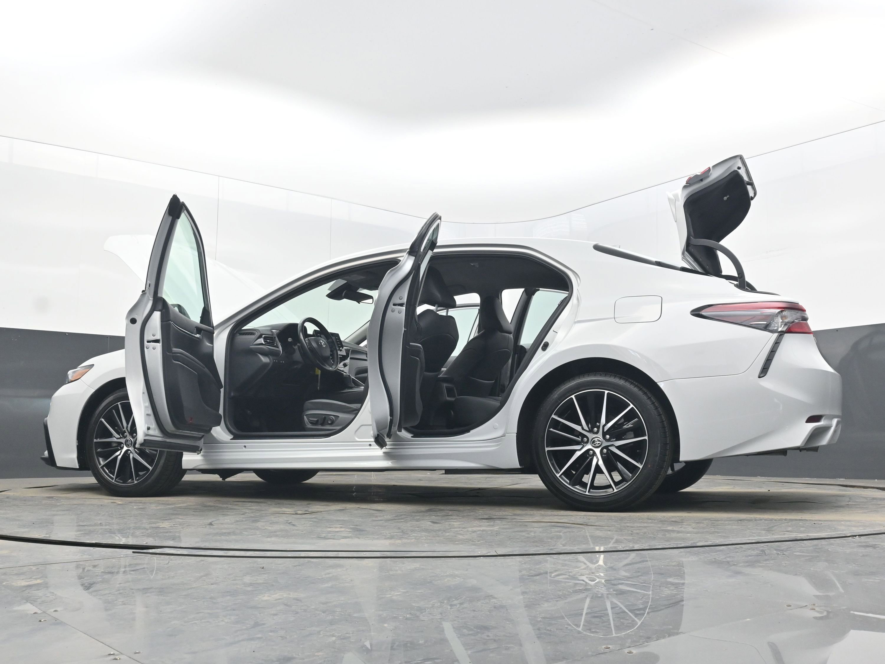 Used 2024 Toyota Camry SE image 44