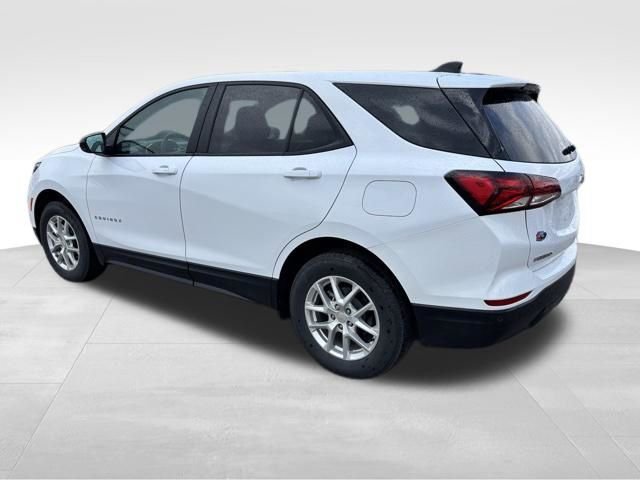 Used 2023 Chevrolet Equinox LS w/ LS Convenience Package AWD/4WD image 3