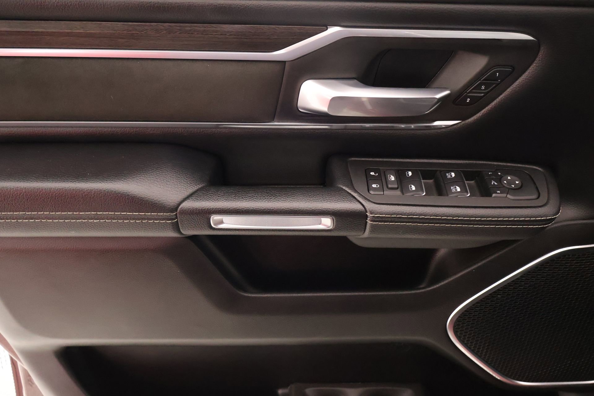 Used 2025 RAM 1500 Laramie w/ Sport Appearance Package image 17