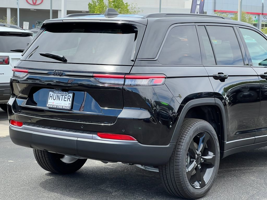 New 2026 Jeep Grand Cherokee Limited w/ Limited Altitude Package image 8