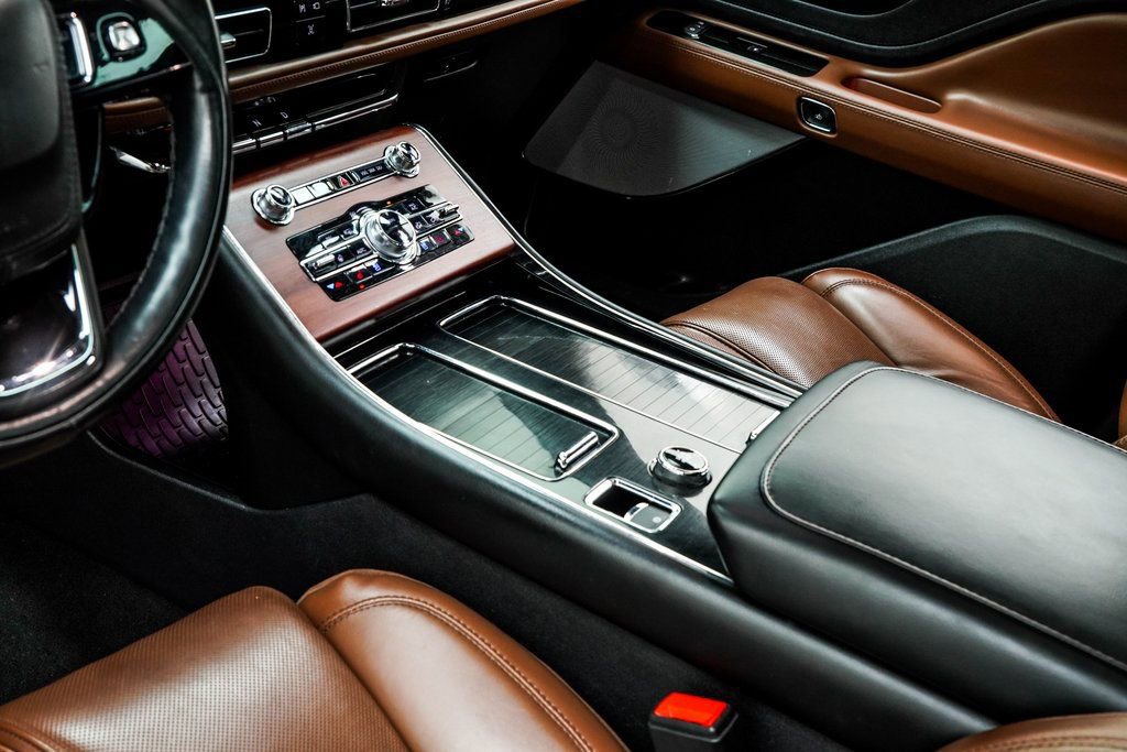 Used 2023 Lincoln Aviator Reserve w/ Equipment Group 201A image 16