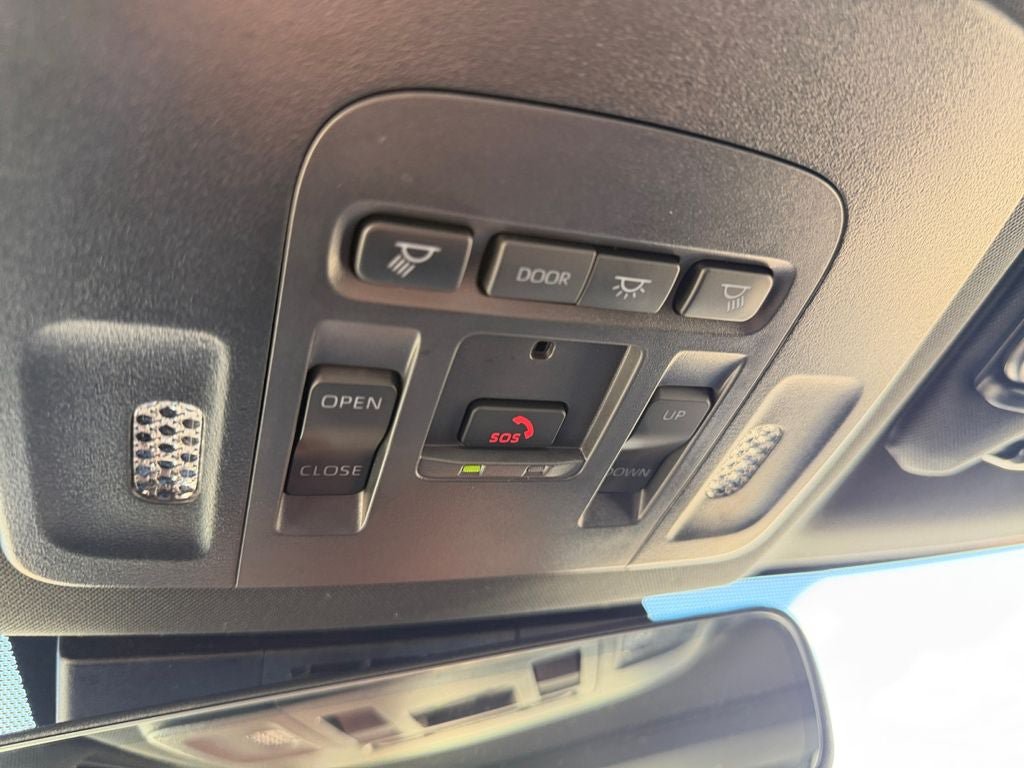 Used 2025 Toyota Camry SE w/ Multimedia Upgrade Package AWD/4WD image 33