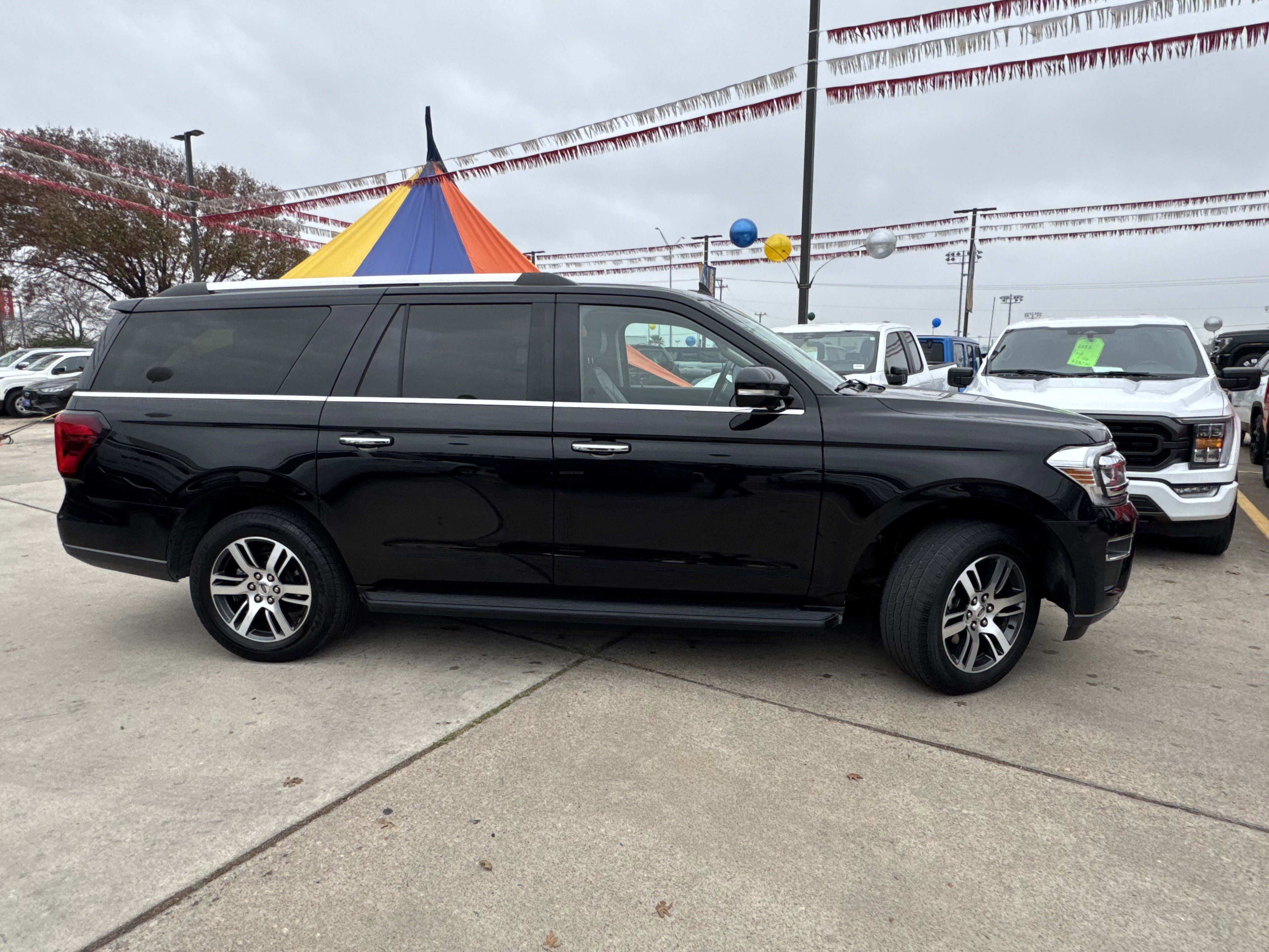 Used 2024 Ford Expedition Max Limited image 4