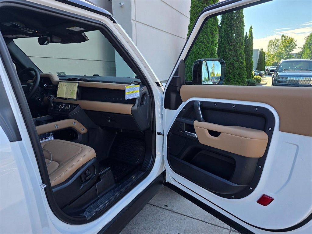 New 2025 Land Rover Defender 90 X-Dynamic SE image 26