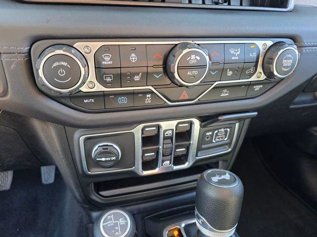 Used 2025 Jeep Wrangler Sahara AWD/4WD image 23