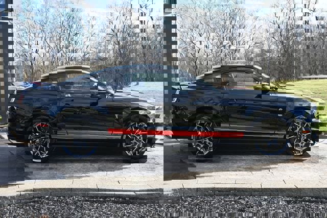 Used 2011 Ford Mustang Shelby GT500 w/ SVT Performance Pkg image 4