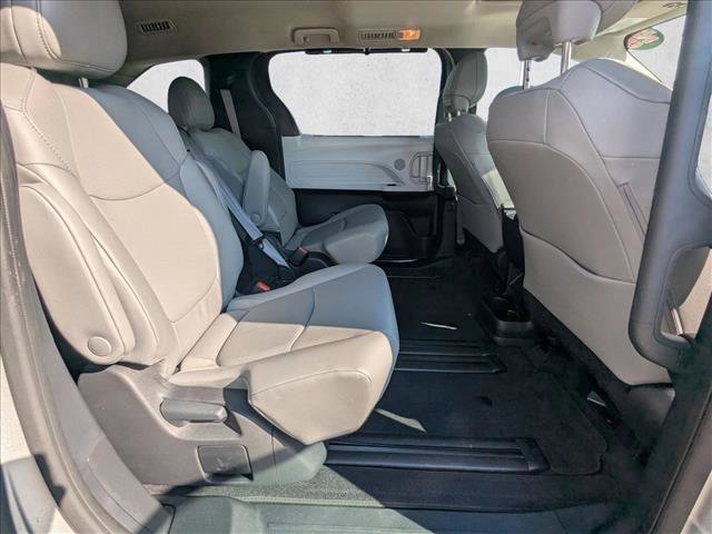 Used 2025 Toyota Sienna XLE image 20