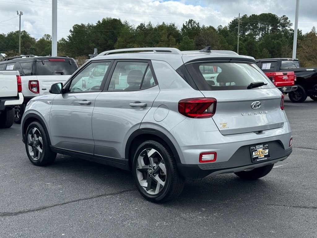 Used 2022 Hyundai Venue SEL w/ Cargo Package image 5