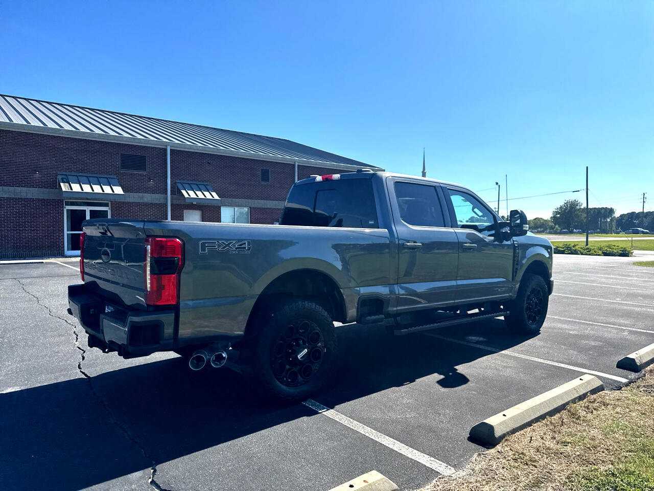 Used 2023 Ford F250 Lariat w/ Black Appearance Package image 4