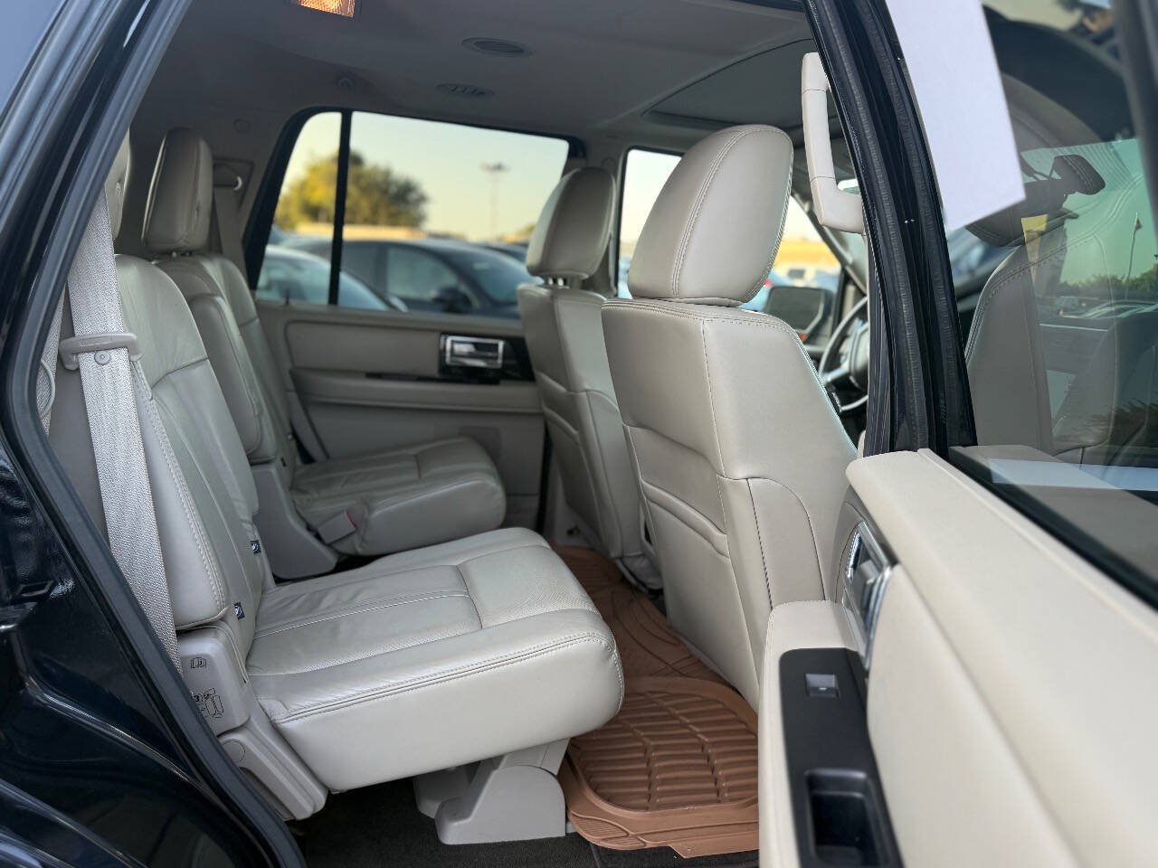 Used 2016 Lincoln Navigator Select AWD/4WD image 14