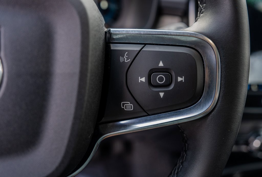 Used 2025 Volvo XC40 B5 Plus image 7